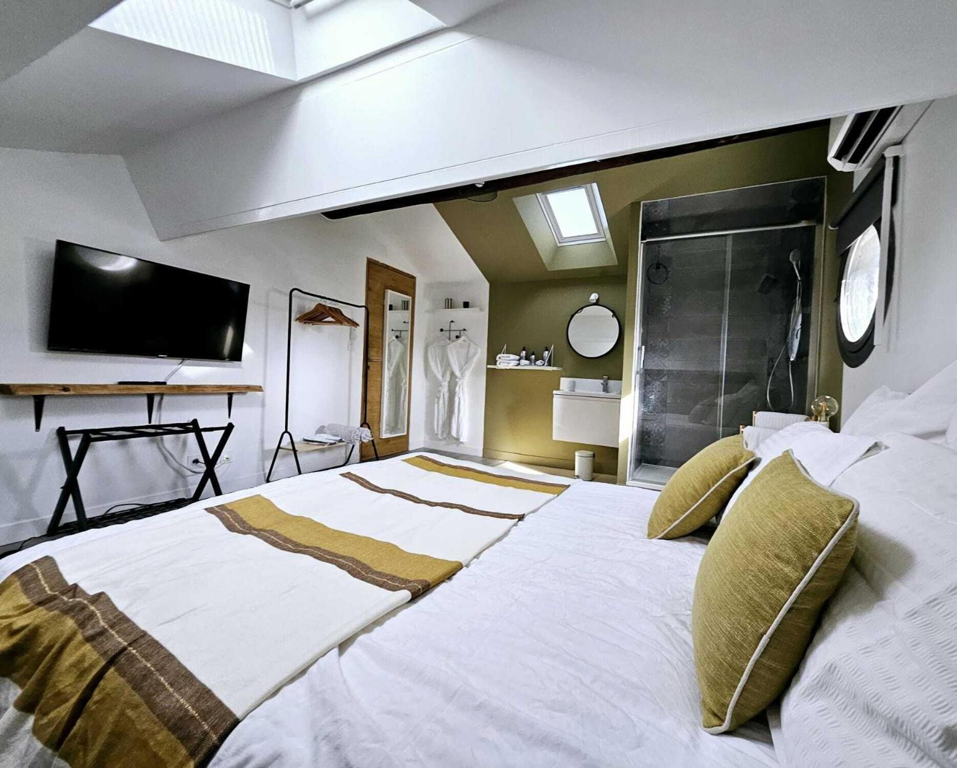 La Maison Grivolas Appartements Et Maison D'Hotes أفينيون الغرفة الصورة