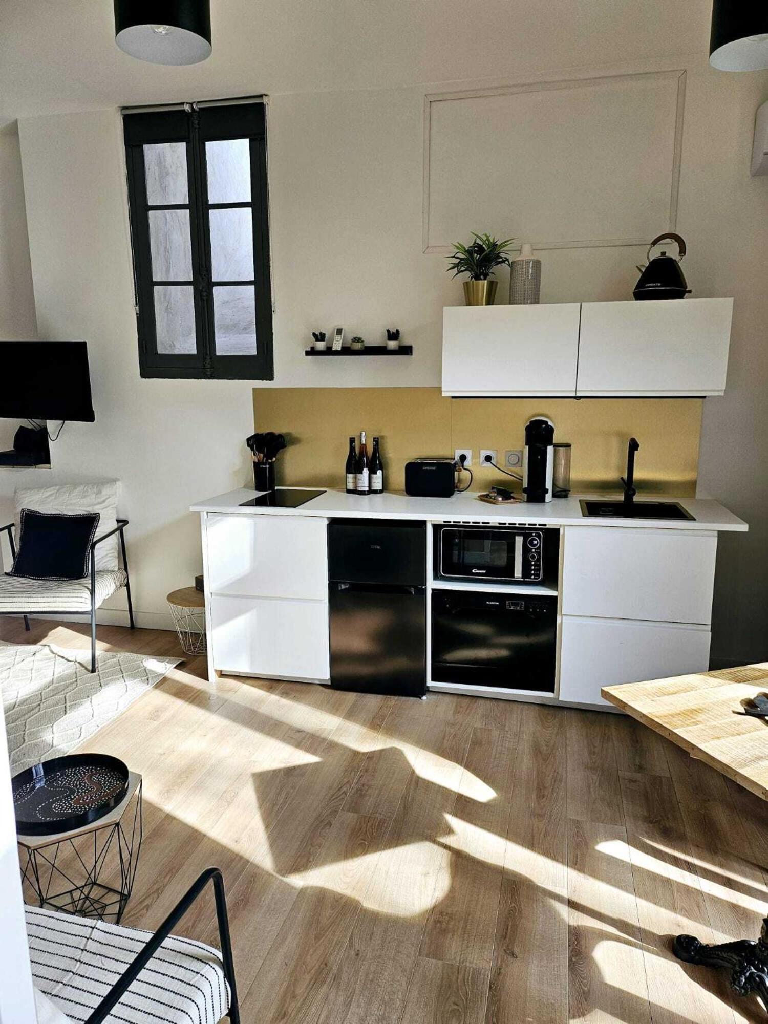 La Maison Grivolas Appartements Et Maison D'Hotes أفينيون الغرفة الصورة