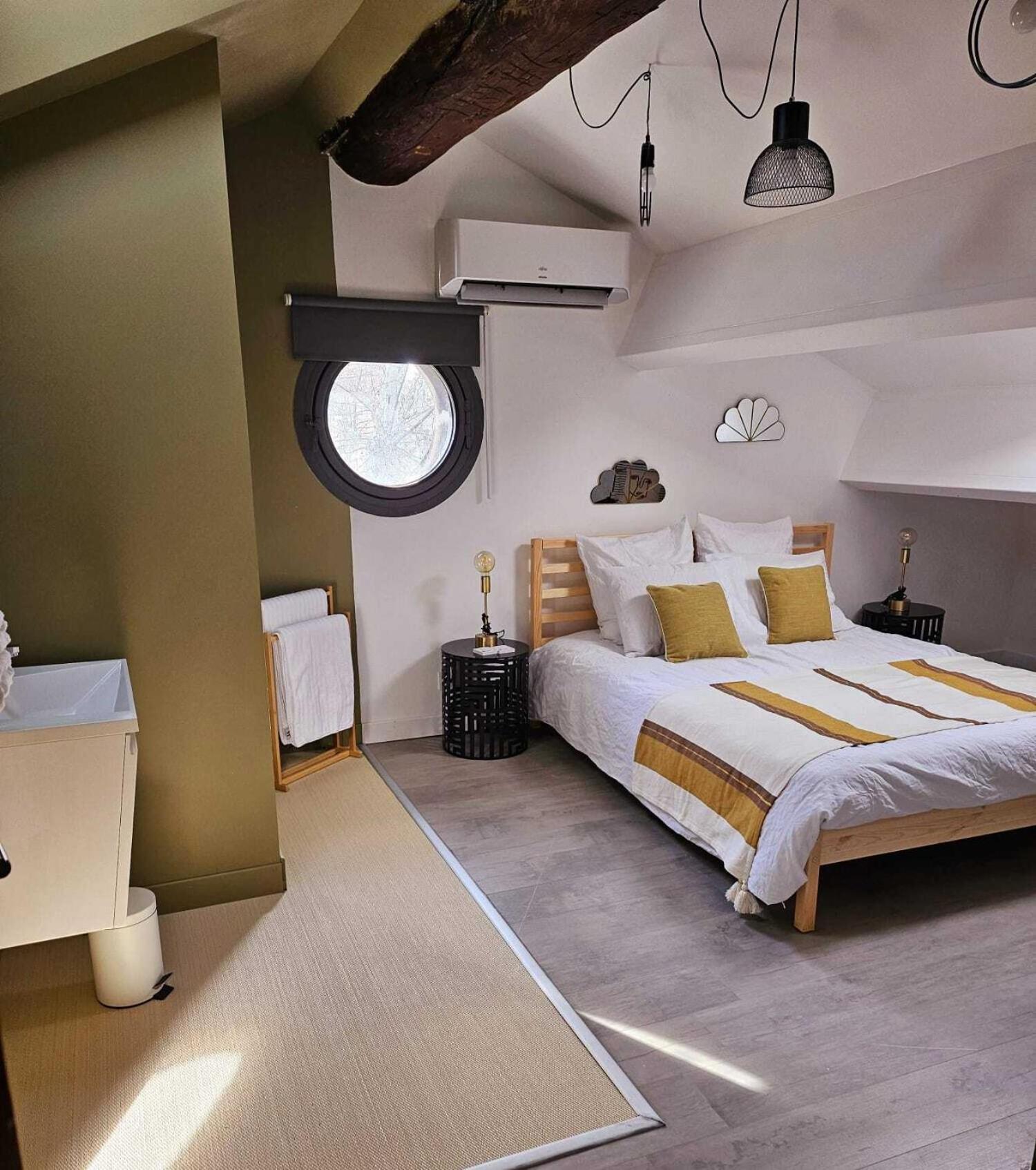 La Maison Grivolas Appartements Et Maison D'Hotes أفينيون الغرفة الصورة
